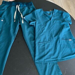 Figs, Caribbean Blue,S top/size S Tall Bottom, good condition, one spot shown.